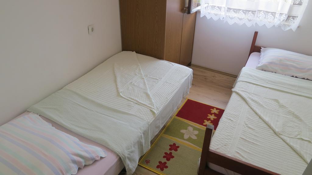 Apartment Josipa Malinska Eksteriør billede